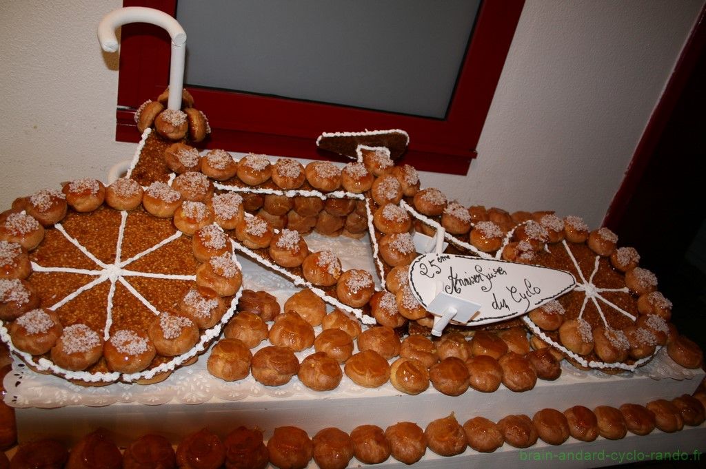 Un bon gâteau pour les 25 ans du club cyclo rando